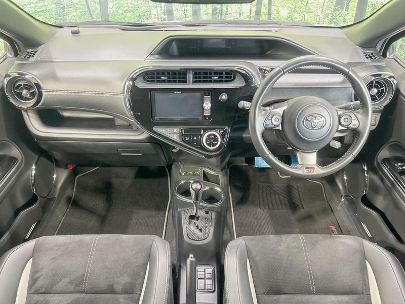 2018 Toyota Aqua DAA-NHP10 (UW-6a851f87658bb)[25]