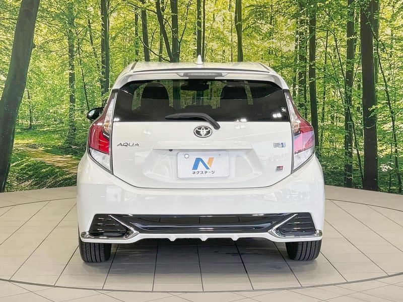 2018 Toyota Aqua DAA-NHP10 (UW-6a851f87658bb)[11]