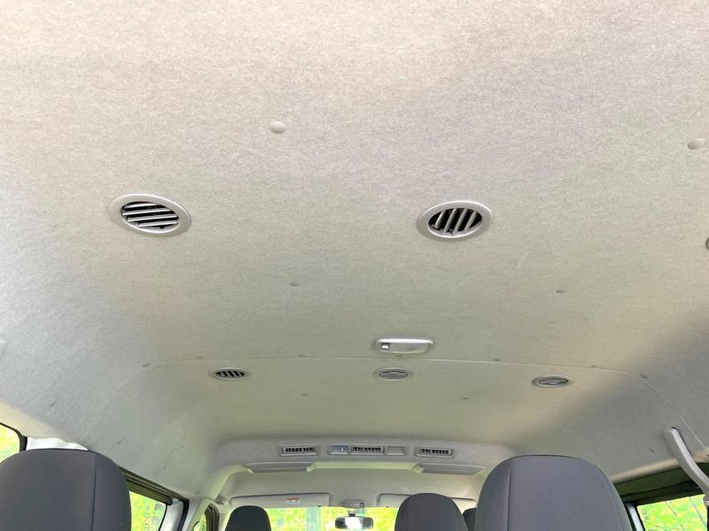 2017 Toyota Hiace Wagon CBA-TRH214W (UW-6a851fe272658)[18]