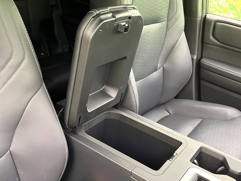 2024 Toyota Land Cruiser 250 3BA-TRJ250W (UW-6a851fed0632f)[28]