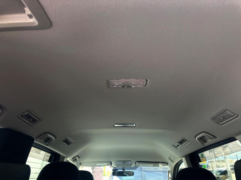 2013 Toyota Noah DBA-ZRR70G (UW-6a85202683b50)[29]