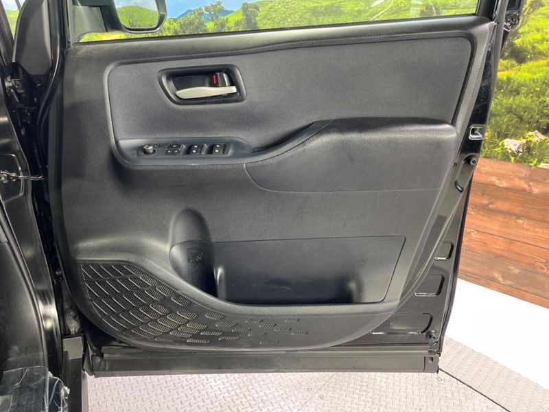 2014 Toyota Voxy DBA-ZRR80W (UW-6a852027e224a)[20]