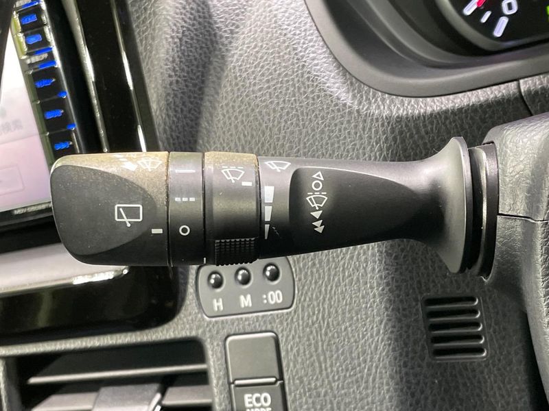 2015 Toyota Voxy DBA-ZRR80W (UW-6a852029abf37)[29]