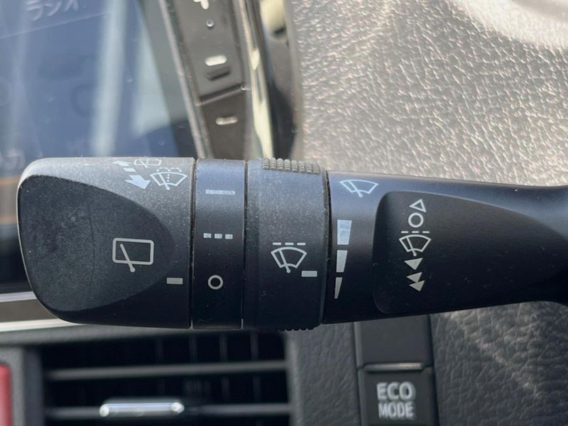 2016 Toyota Voxy DBA-ZRR80W (UW-6a85202a9b2f2)[21]