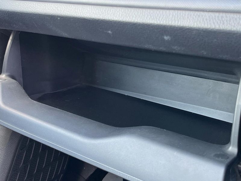 2016 Toyota Voxy DBA-ZRR80W (UW-6a85202a9b2f2)[9]
