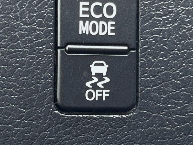 2016 Toyota Voxy DBA-ZRR80W (UW-6a85202a9b2f2)[24]