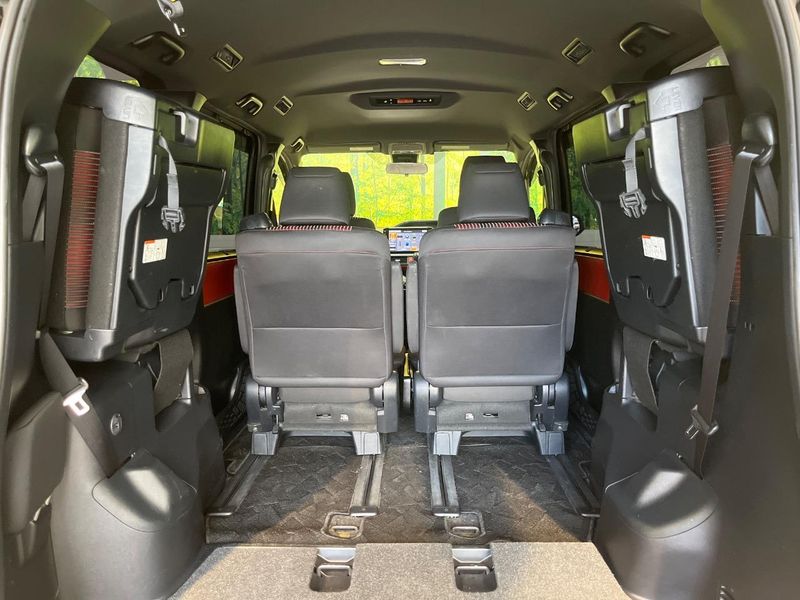 2018 Toyota Voxy DBA-ZRR80W (UW-6a8520311fdf9)[15]