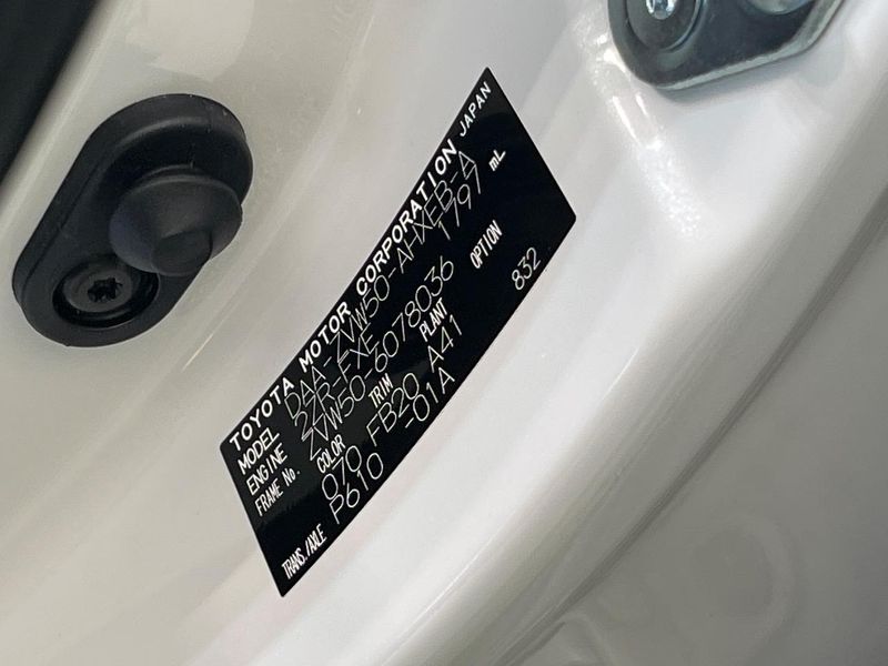 2017 Toyota Prius DAA-ZVW50 (UW-6a852052b830d)[1]