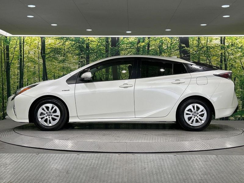 2017 Toyota Prius DAA-ZVW50 (UW-6a852052df652)[20]