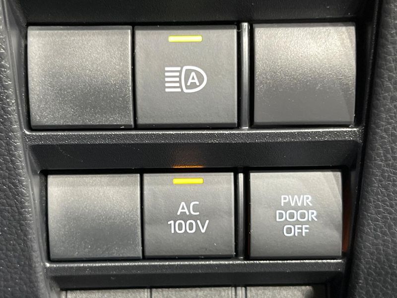 2023 Toyota Voxy 6AA-ZWR90W (UW-6a85207172bf8)[24]
