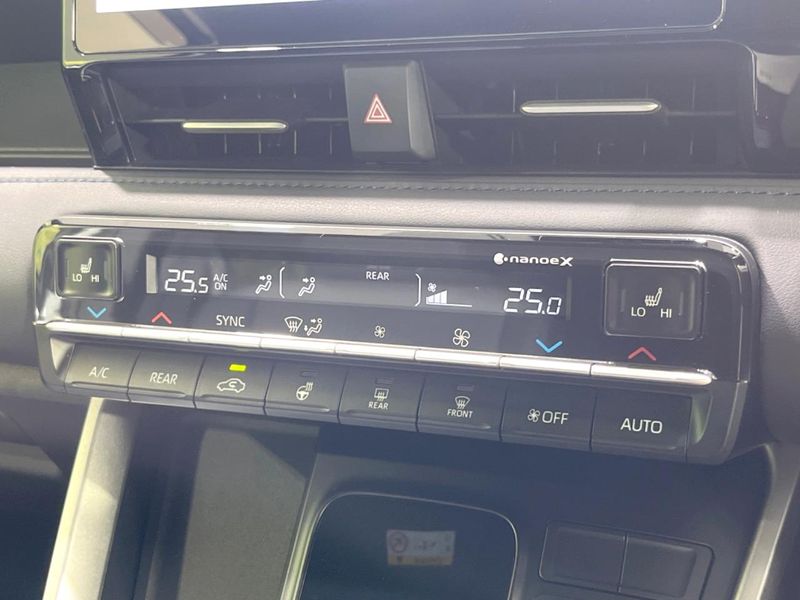 2025 Toyota Voxy 6AA-ZWR90W (UW-6a852077dd7d9)[21]