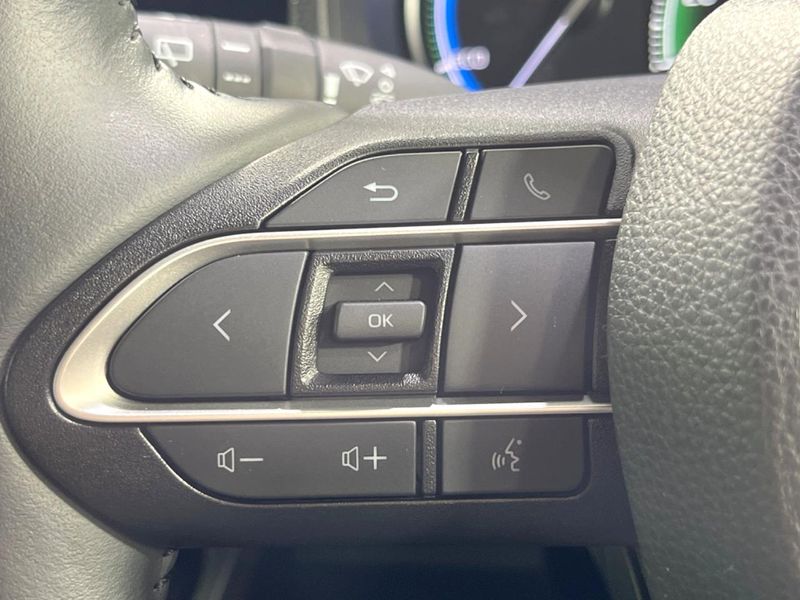 2025 Toyota Voxy 6AA-ZWR90W (UW-6a852077dd7d9)[17]
