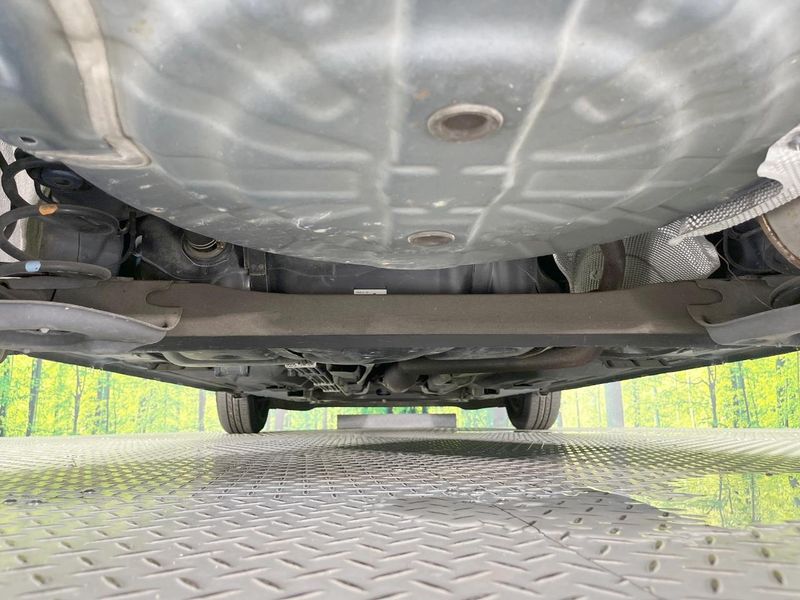 2018 Nissan Note DBA-E12 (UW-6a866e8c81b6a)[27]