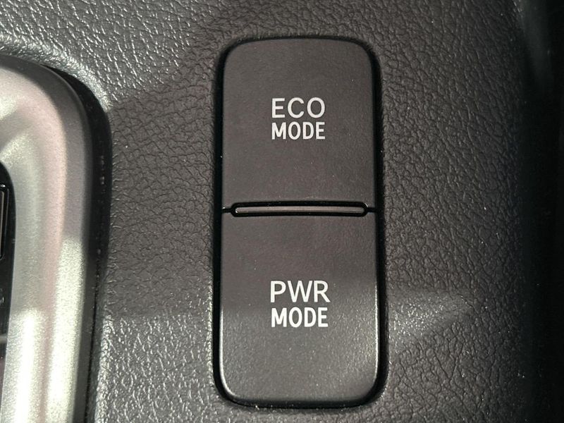 2021 Toyota Hilux 3DF-GUN125 (UW-6a866ed035f3a)[22]