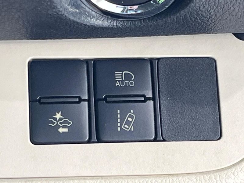 2016 Toyota Sienta DBA-NSP170G (UW-6a867065a031f)[24]
