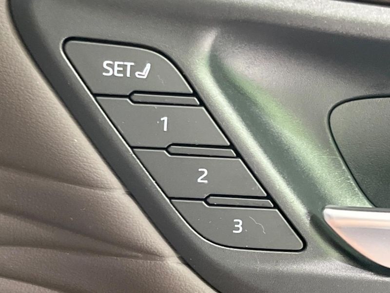 2023 Toyota Vellfire Hybrid 6AA-AAHH40W (UW-6a87bfc8e1d28)[23]