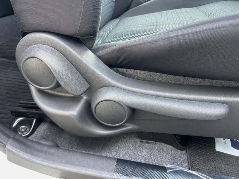 2013 Nissan Note DBA-E12 (UW-6a87c072af735)[21]