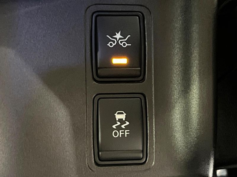 2016 Nissan Serena DAA-GFC27 (UW-6a87c09a47e84)[15]