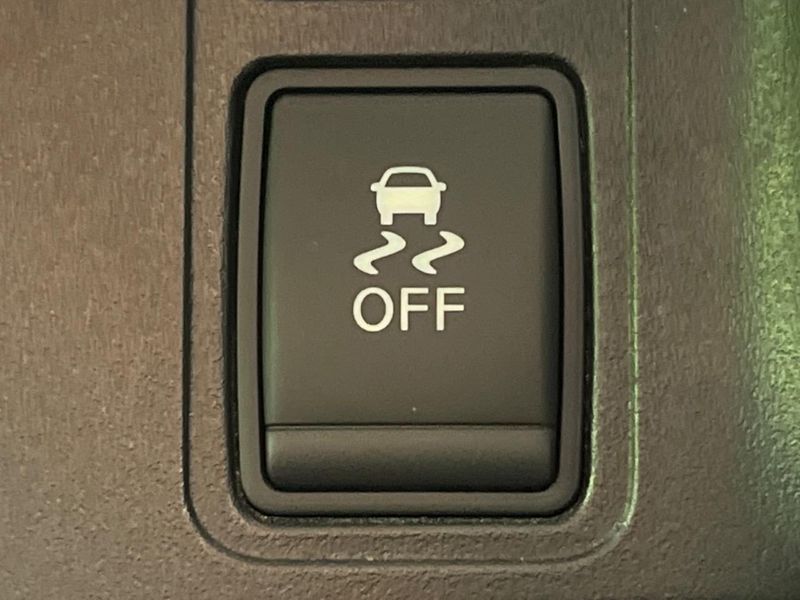 2017 Nissan Serena DAA-GFC27 (UW-6a87c09c2e3d0)[14]