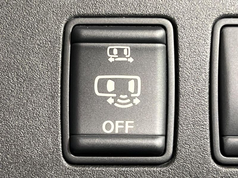 2017 Nissan Serena DAA-GFC27 (UW-6a87c09c2e3d0)[11]