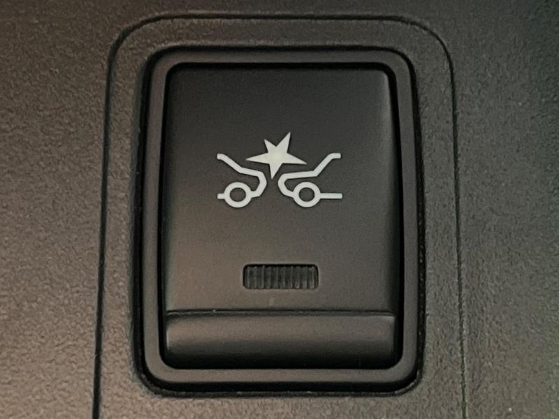 2017 Nissan Serena DAA-GFC27 (UW-6a87c09c2e3d0)[15]