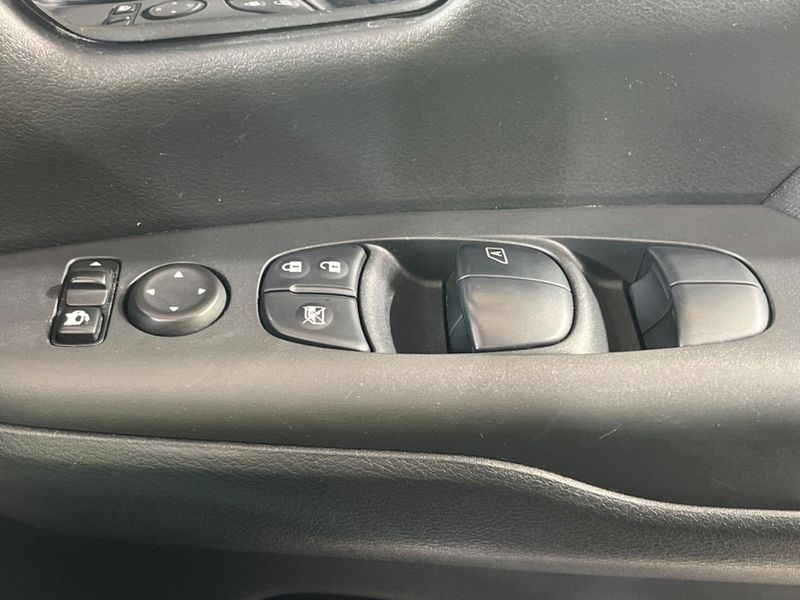 2017 Nissan Serena DAA-GFC27 (UW-6a87c09c2e3d0)[9]