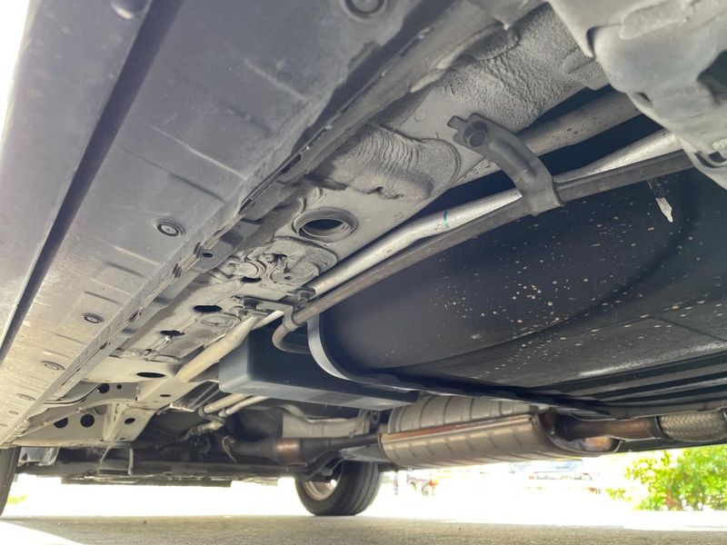 2013 Nissan Serena DAA-HFC26 (UW-6a87c0e903412)[26]
