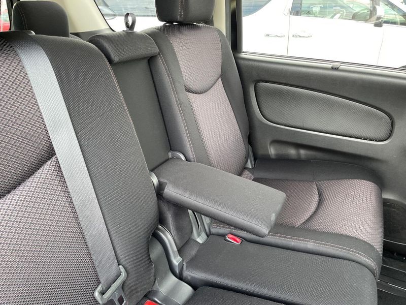 2013 Nissan Serena DAA-HFC26 (UW-6a87c0e903412)[17]
