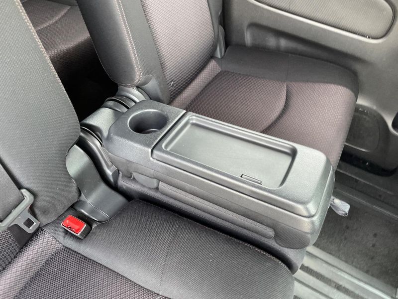 2013 Nissan Serena DAA-HFC26 (UW-6a87c0e903412)[19]