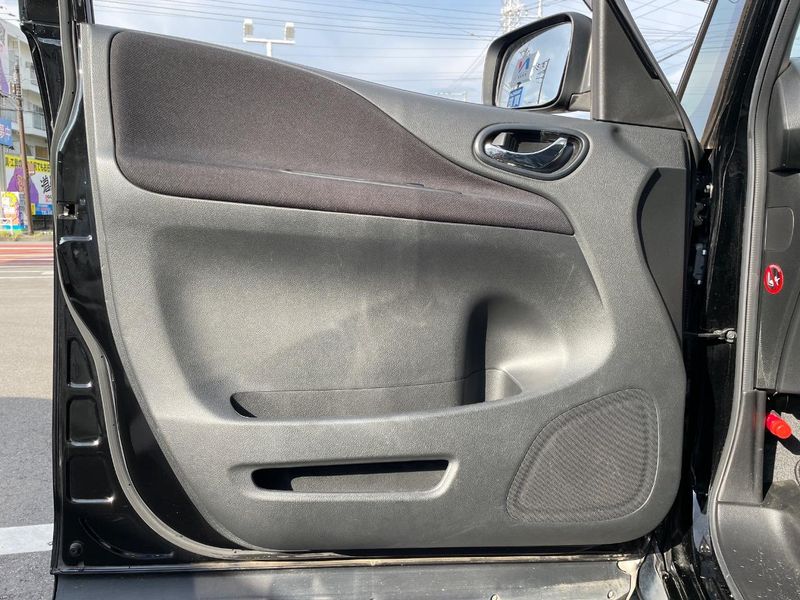 2013 Nissan Serena DAA-HFC26 (UW-6a87c0e903412)[29]