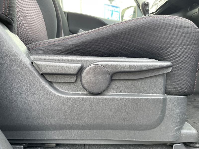 2013 Nissan Serena DAA-HFC26 (UW-6a87c0e903412)[13]