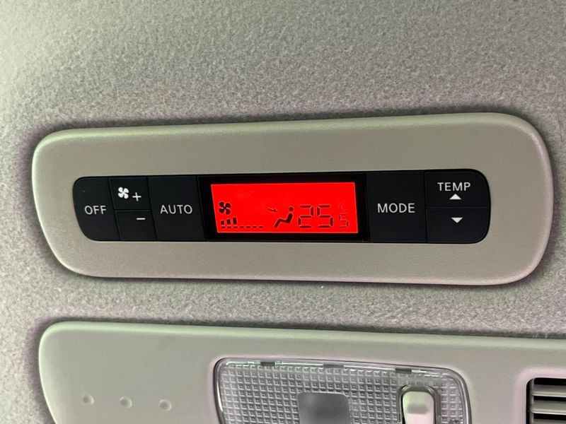 2015 Nissan Serena DAA-HFC26 (UW-6a87c0eb0558d)[23]