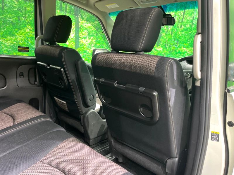 2015 Nissan Serena DAA-HFC26 (UW-6a87c0eb0558d)[18]