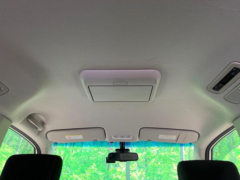 2015 Nissan Serena DAA-HFC26 (UW-6a87c0eb0558d)[17]