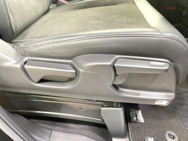2023 Honda N-BOX CUSTOM 6BA-JF5 (UW-6a87c13e48c9f)[11]