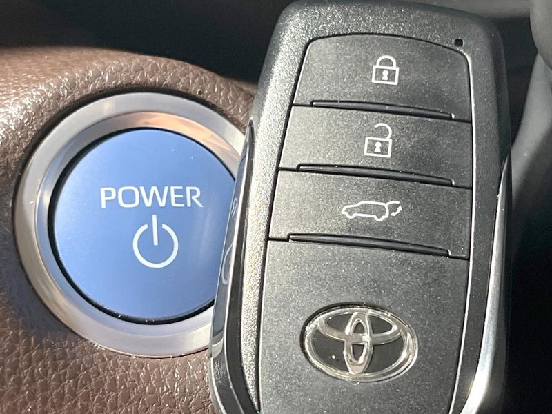 2021 Toyota Yaris Cross 6AA-MXPJ10 (UW-6a87c23701edb)[23]