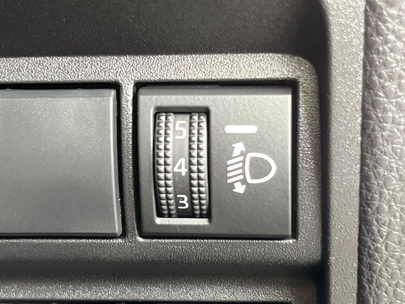2021 Toyota Yaris Cross 6AA-MXPJ15 (UW-6a87c24060a5b)[23]