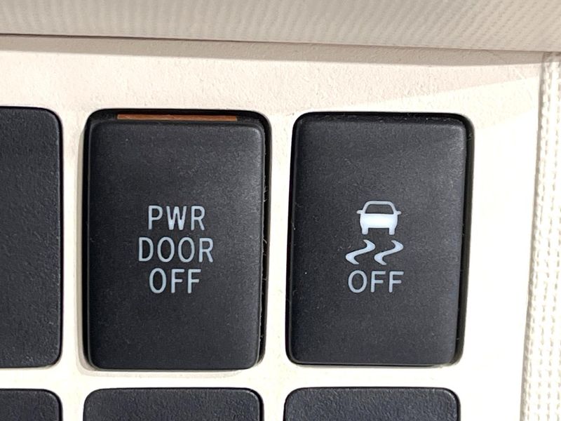 2015 Toyota Porte DBA-NCP141 (UW-6a87c270405b9)[6]