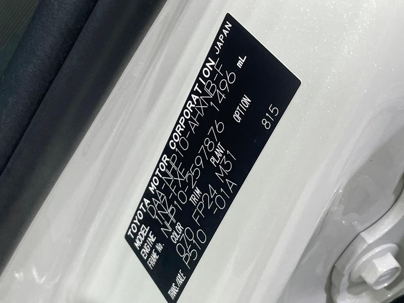 2018 Toyota Aqua DAA-NHP10 (UW-6a87c27a9755c)[1]