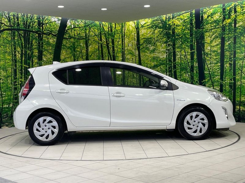 2016 Toyota Aqua DAA-NHP10 (UW-6a87c27fc1099)[18]