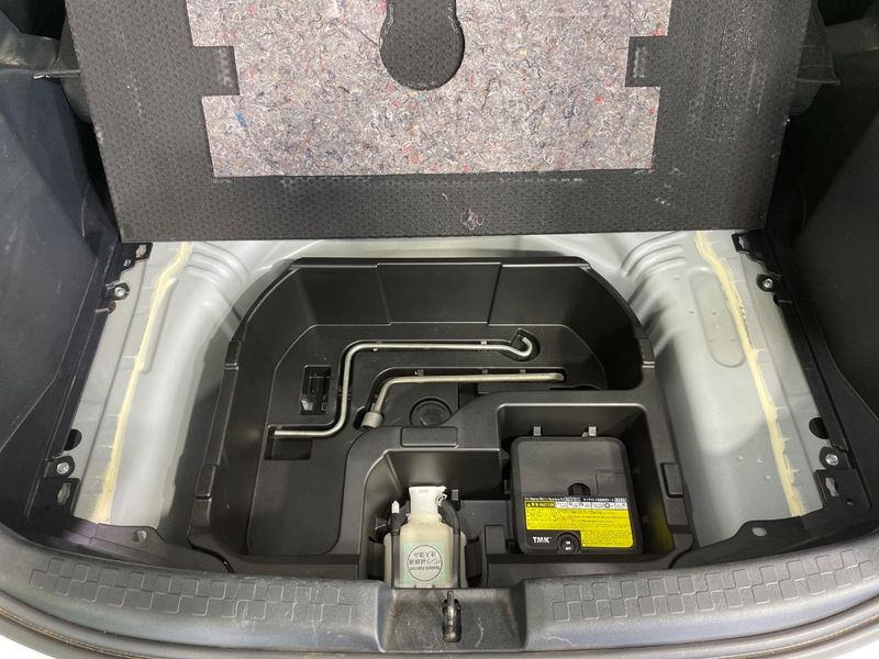 2016 Toyota Aqua DAA-NHP10 (UW-6a87c27fc1099)[26]