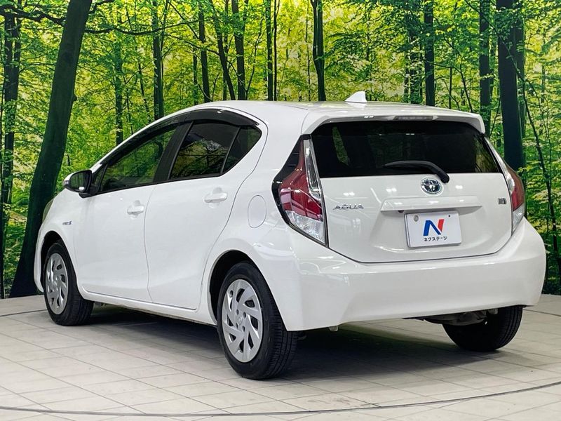 2016 Toyota Aqua DAA-NHP10 (UW-6a87c27fc1099)[15]