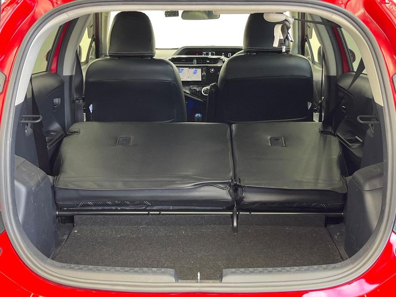 2017 Toyota Aqua DAA-NHP10H (UW-6a87c28244e93)[22]
