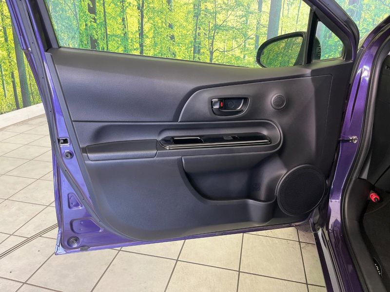 2019 Toyota Aqua DAA-NHP10 (UW-6a87c2844ceb7)[12]