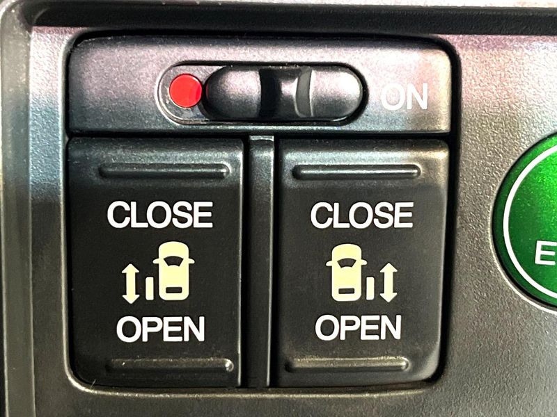 2013 Honda Odyssey DBA-RC2 (UW-6a87c29a1fb8c)[10]