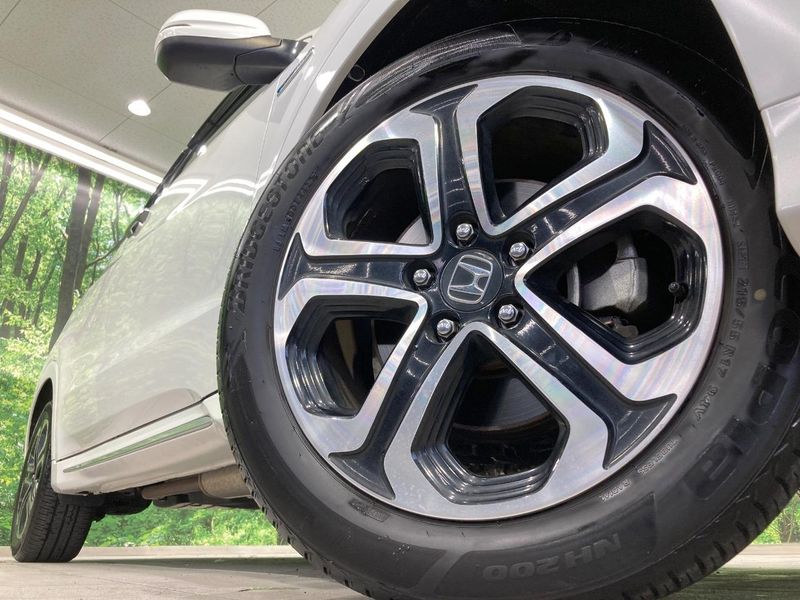 2017 Honda Vezel DAA-RU3 (UW-6a87c2a9be03d)[28]