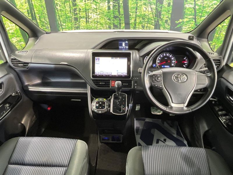 2015 Toyota Voxy DBA-ZRR80W (UW-6a87c3273904f)[28]