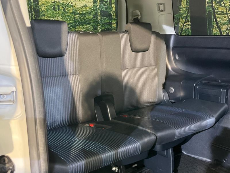 2015 Toyota Voxy DBA-ZRR80W (UW-6a87c3273904f)[14]