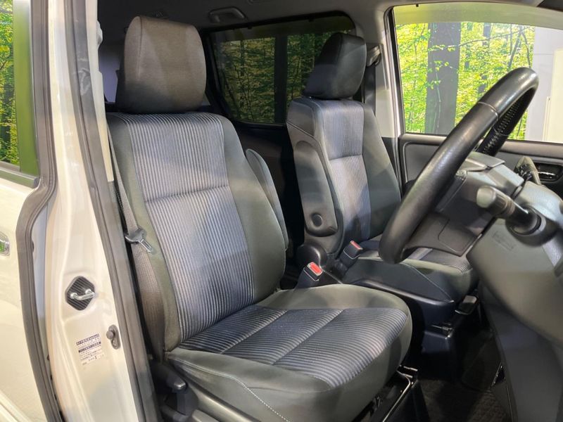 2015 Toyota Voxy DBA-ZRR80W (UW-6a87c3273904f)[12]