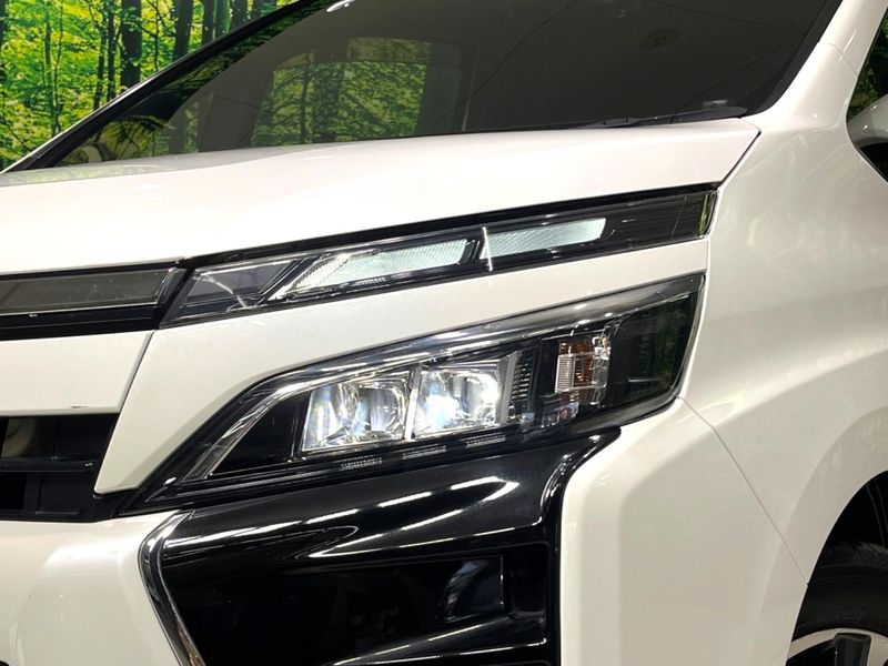 2017 Toyota Voxy DBA-ZRR80W (UW-6a87c32985ef3)[17]